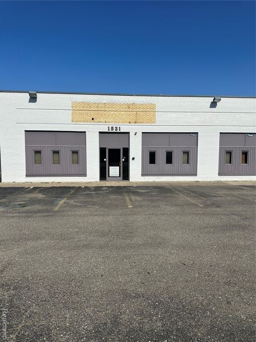 1521 E 8 Mile Rd, Ferndale, MI, 48220-2614 | Card Image