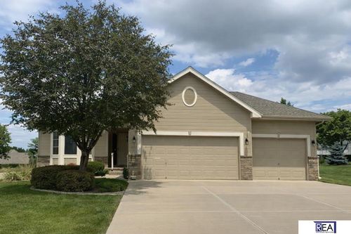 19220 Ontario Cir, Omaha, NE, 68130-5037 | Card Image