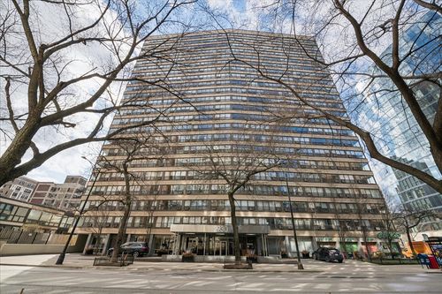 1009-2930 N Sheridan Rd, Chicago, IL, 60657-5972 | Card Image