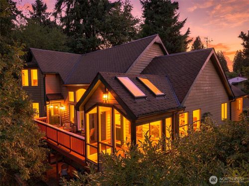 8025 45th Ave Ne, Seattle, WA, 98115-5139 | Card Image