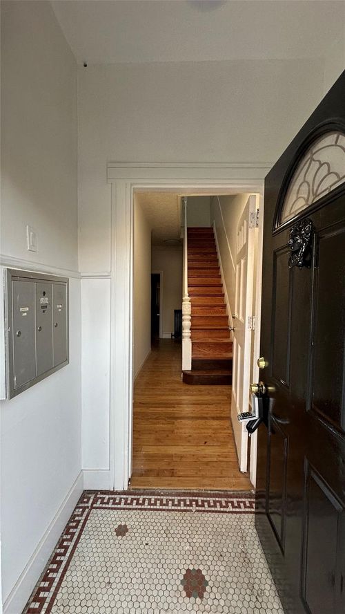 474 E 52nd St, New York, NY, 10022-6402 | Card Image