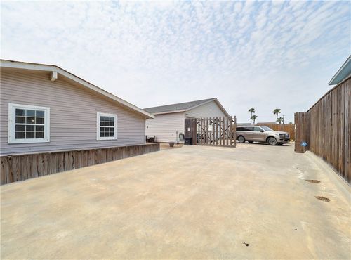 419 E Cotter Ave, Port Aransas, TX, 78373-5120 | Card Image