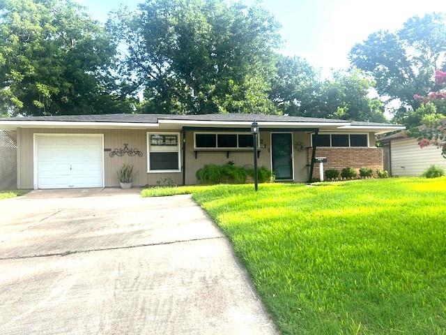 Carnation St, Lake Jackson, TX 77566
