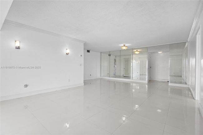 APT-8A - 77 Crandon Blvd, Condo with 2 bedrooms, 2 bathrooms and null parking in Key Biscayne FL | Image 13