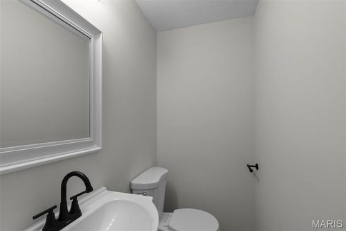 10587 Carroll Wood Way, Saint Louis, MO, 63128-1314 | Card Image