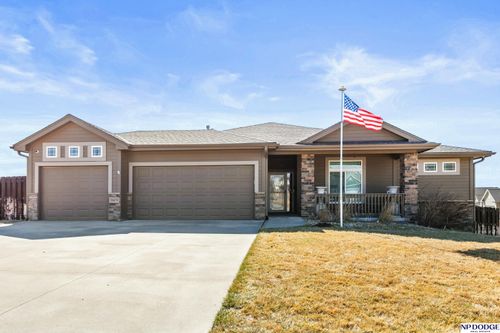 19479 Willow Cir, Gretna, NE, 68028-7018 | Card Image
