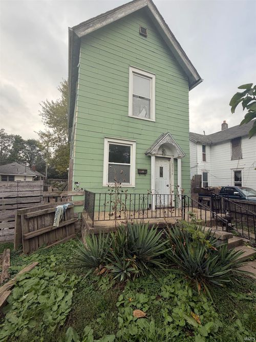2306 S Washington St, Marion, IN, 46953-3153 | Card Image