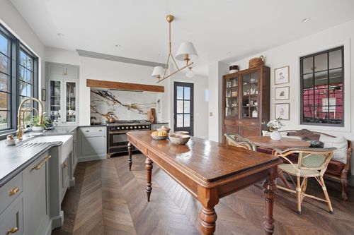 151 Lincoln St, Holyoke, MA, 01040-2590 | Card Image