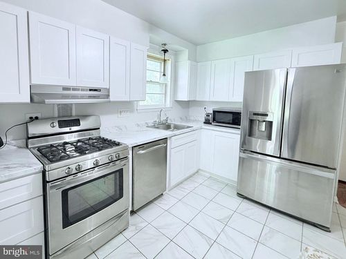7100 Murphy Ct, TEMPLE HILLS, MD, 20748-5428 | Card Image
