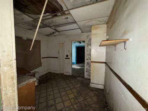 16634 Log Cabin St, Highland Park, MI, 48203-2542 | Card Image