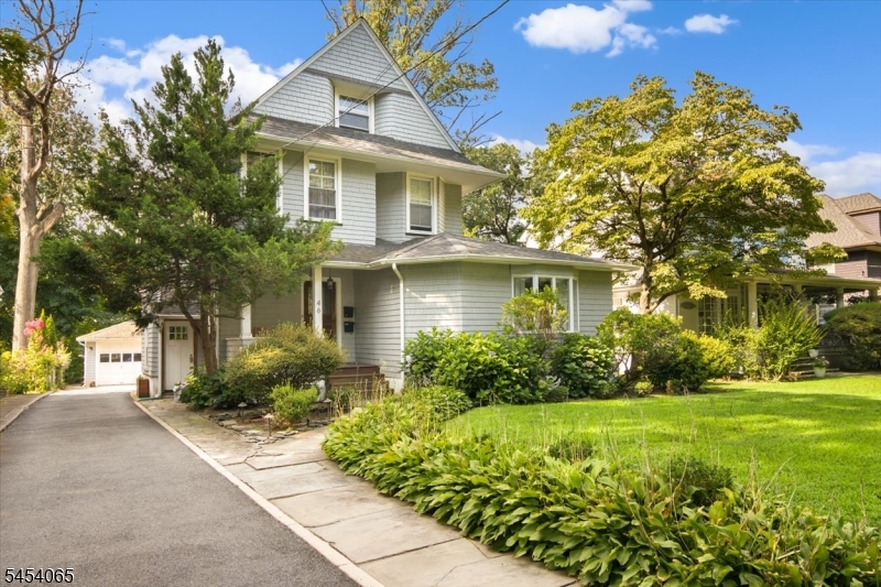 Residential Lease in Bloomfield Twp. 2