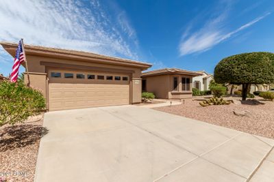 15418 W Big Sky Drive, House other with 2 bedrooms, 3 bathrooms and null parking in Surprise AZ | Image 2