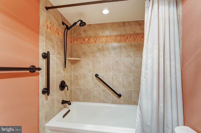 APT-321 - 1800 Old Meadow Rd, Condo with 2 bedrooms, 2 bathrooms and null parking in MCLEAN VA | Image 21