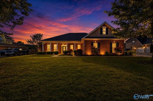 7004 Oak Creek Cir Se, Owens Cross Roads, AL, 35763-9181 | Card Image
