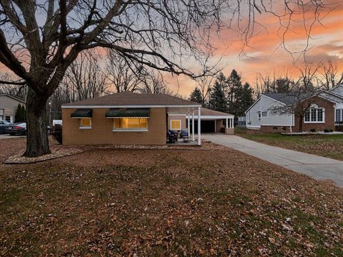 53060 Wolf Dr, Shelby Township, MI, 48316-2638 | Card Image