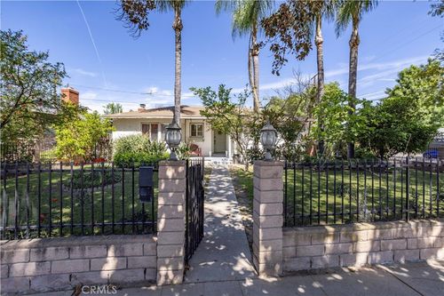 17101 Gault St, Lake Balboa, CA, 91406-3627 | Card Image