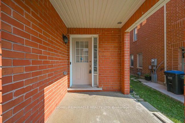 43 Ariel Rd, House attached with 4 bedrooms, 4 bathrooms and 1 parking in Brampton ON | Image 5