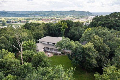 3031 Wild Rose Ln, Onalaska, WI, 54650-8325 | Card Image