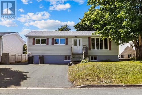 9 Kennedy Pl, Home with 5 bedrooms, 2 bathrooms and null parking in Mount Pearl NL | Card Image