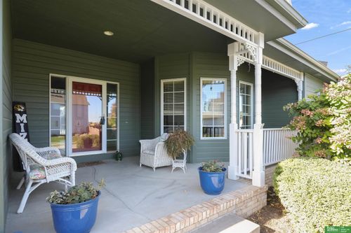 701 Fenwick St, Papillion, NE, 68046-3123 | Card Image