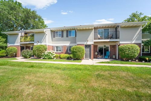 N110W17155 Ashbury Ln, Germantown, WI, 53022-5622 | Card Image
