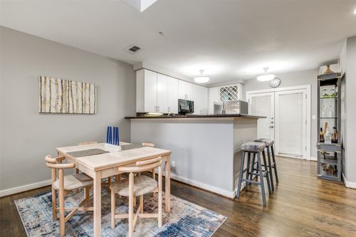apt-220-3922 Gilbert Ave, Dallas, TX, 75219-3896 | Card Image