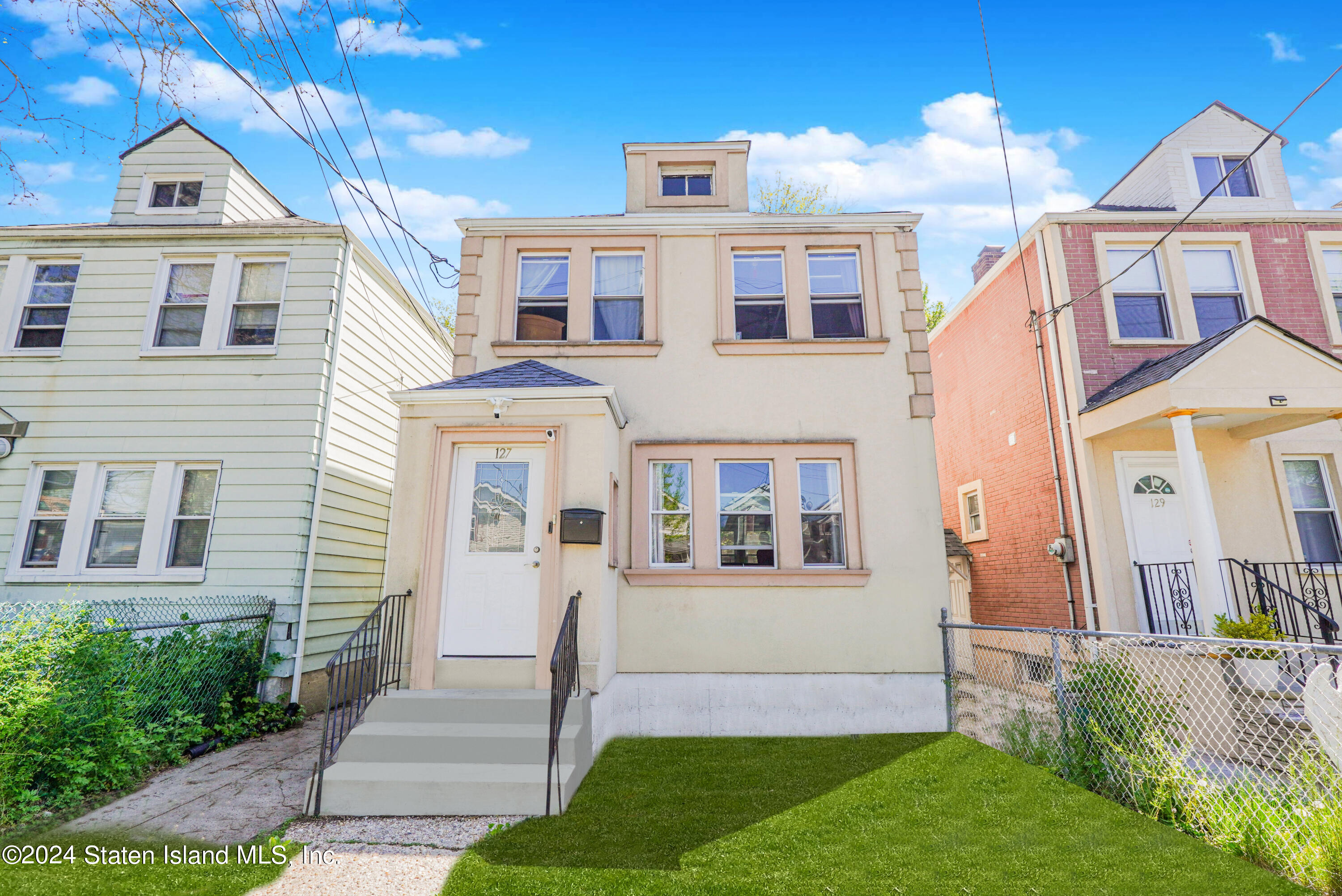 Alaska St, Staten Island, NY 10310