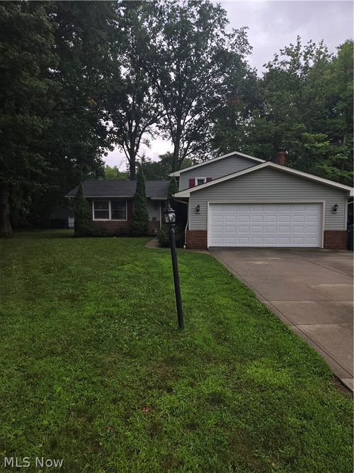 8218 Comet Court, Mentor, OH, 44060 | Card Image