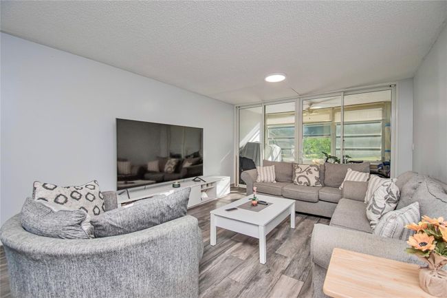 APT-207 - 9410 Tangerine Pl, Condo with 2 bedrooms, 2 bathrooms and null parking in Davie FL | Image 6