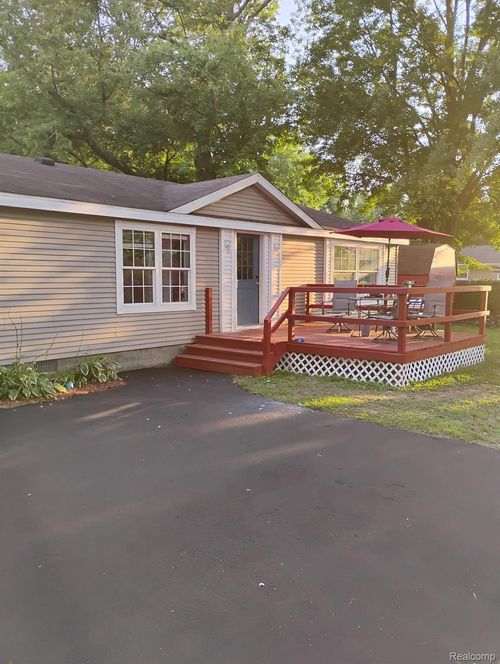 1398 Transue Ave, Burton, MI, 48509-2416 | Card Image