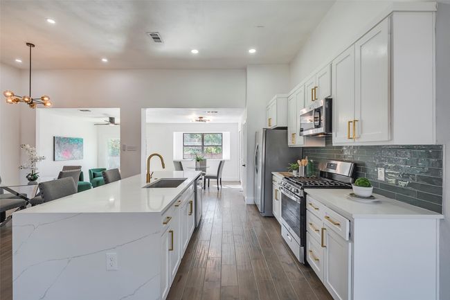 5607 Emrose Cir, House other with 3 bedrooms, 2 bathrooms and null parking in Dallas TX | Image 8
