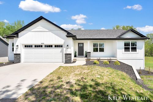 10886 Douglas Dr, Allendale, MI, 49401-7405 | Card Image