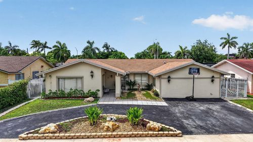 910 Ne 205th Street, Miami, FL, 33179 | Card Image