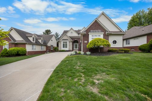 22273 Abington Dr, Farmington Hills, MI, 48335-4309 | Card Image
