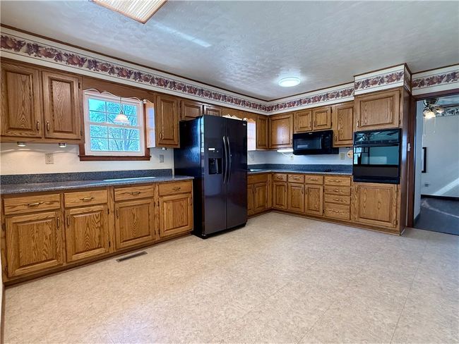 342 E Cox St, House other with 3 bedrooms, 2 bathrooms and null parking in Forsyth IL | Image 5