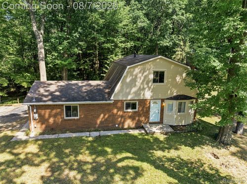 15345 Catalina Way, Holly, MI, 48442-1105 | Card Image