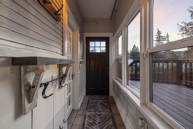 Enlcosed back porch | Image 29