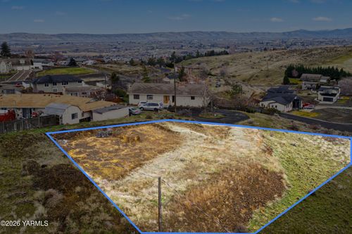 8105 Viewcrest Way, Yakima, WA, 98908-1139 | Card Image