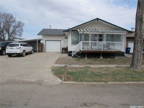 301 7th Ave W, Rosetown, SK, S0L2V0 | Card Image
