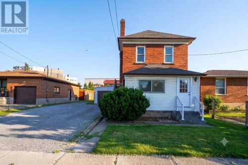 5262 Kitchener St, Niagara Falls, ON, L2G1B3 | Card Image
