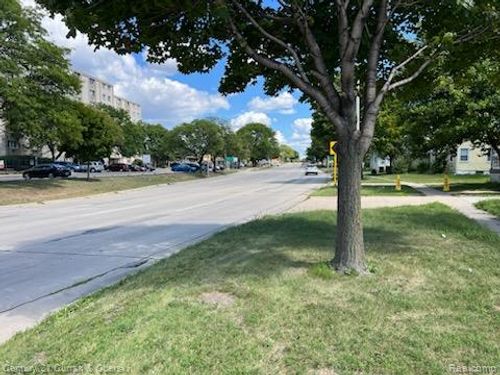 35757 E Michigan Ave, Wayne, MI, 48184-1684 | Card Image