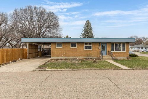 75 Robertson Way Sw, Medicine Hat, AB, T1A5J3 | Card Image