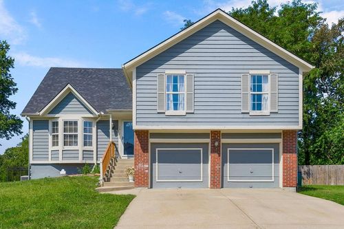 7012 E 123rd St, Grandview, MO, 64030-2070 | Card Image