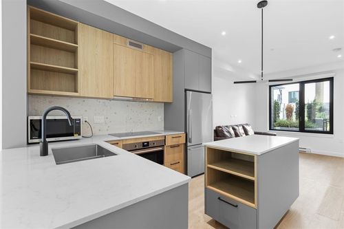 207-606 Foster Avenue, Coquitlam, BC, V3J0L5 | Card Image