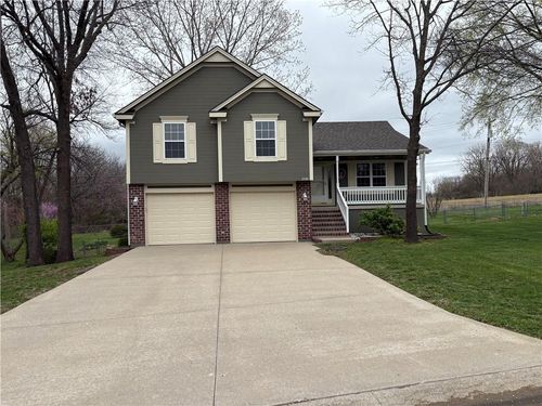 2330 Twin Oaks Dr, Harrisonville, MO, 64701-4212 | Card Image