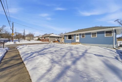 3008 E Shawnee Ave, Des Moines, IA, 50317-5928 | Card Image