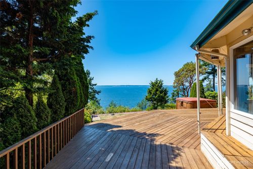 10 Edgewater Dr, Camano Island, WA, 98282-8574 | Card Image