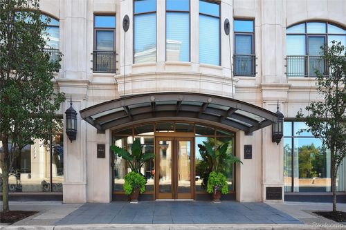 111 Willits St, Birmingham, MI, 48009-3326 | Card Image