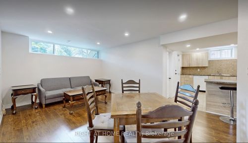 36 Aurora Heights Dr, Aurora, ON, L4G2W7 | Card Image