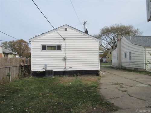 26211 Clancy St, Roseville, MI, 48066-3198 | Card Image